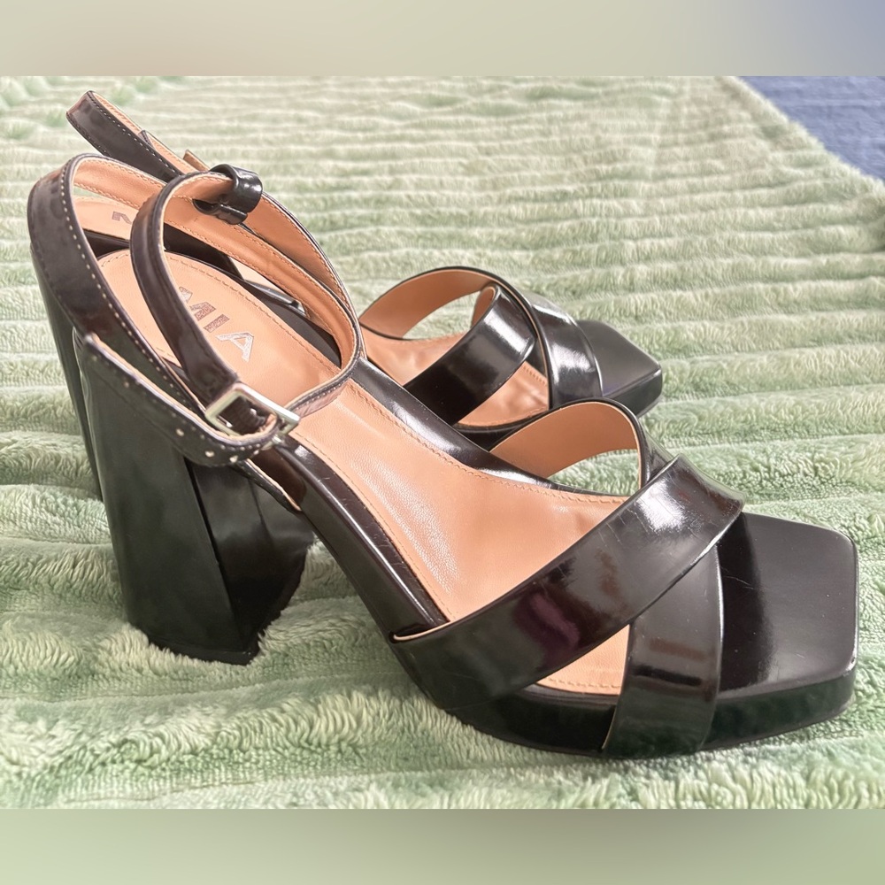 MIA ELOISE VEGAN STRAPPY SANDALS, size 9 - Picture 8 of 10
